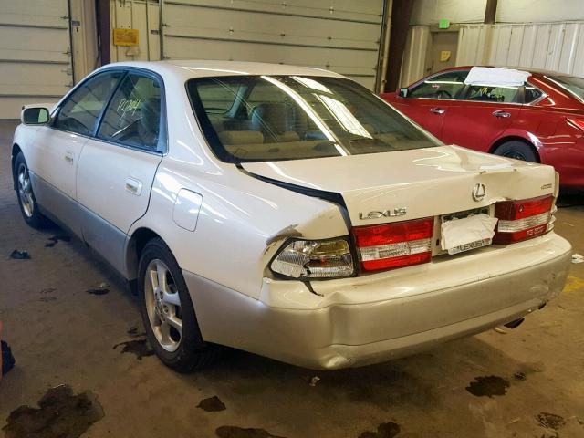 JT8BF28G110311070 - 2001 LEXUS ES 300 WHITE photo 3