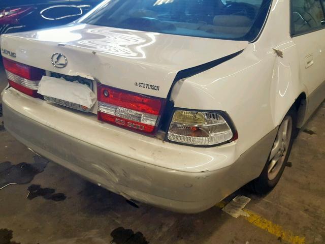 JT8BF28G110311070 - 2001 LEXUS ES 300 WHITE photo 9