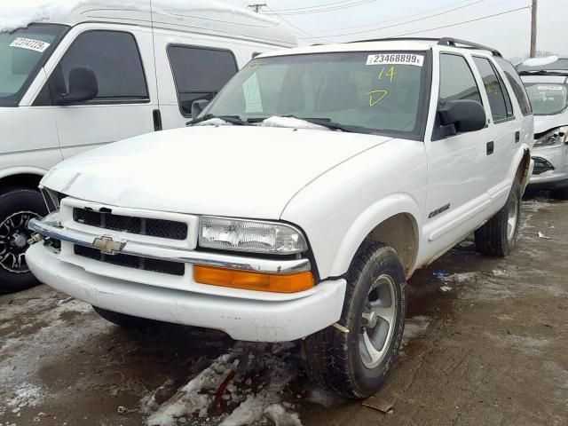 1GNCS13W32K211432 - 2002 CHEVROLET BLAZER WHITE photo 2