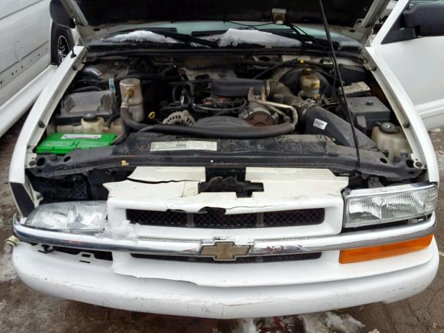 1GNCS13W32K211432 - 2002 CHEVROLET BLAZER WHITE photo 7