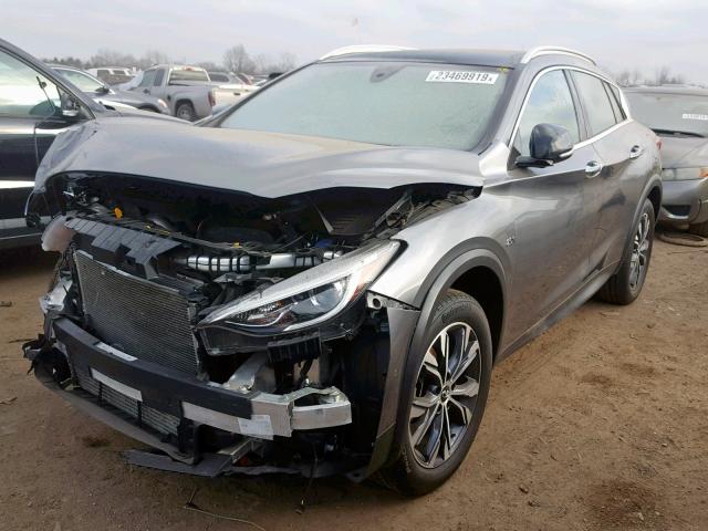 SJKCH5CR8HA024742 - 2017 INFINITI QX30 BASE GRAY photo 2