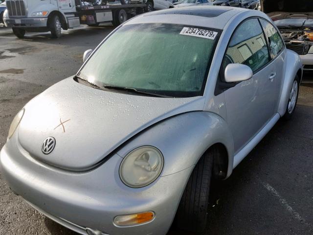 3VWCC21C9YM442905 - 2000 VOLKSWAGEN NEW BEETLE SILVER photo 2