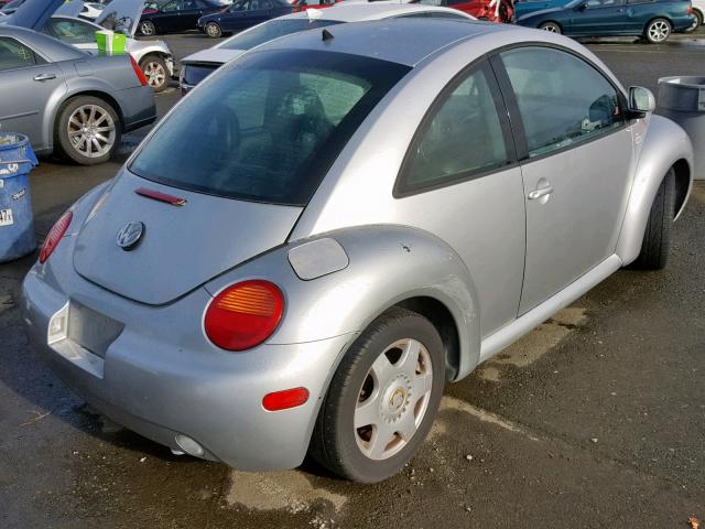 3VWCC21C9YM442905 - 2000 VOLKSWAGEN NEW BEETLE SILVER photo 4