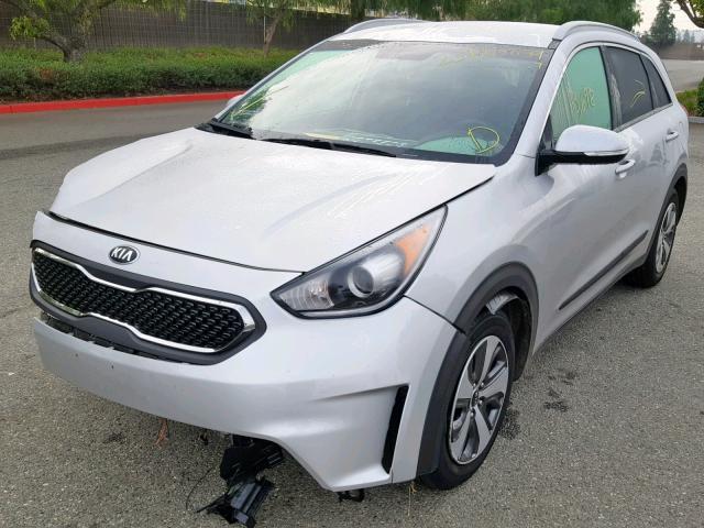 KNDCC3LC8J5132228 - 2018 KIA NIRO EX SILVER photo 2