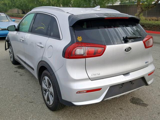 KNDCC3LC8J5132228 - 2018 KIA NIRO EX SILVER photo 3