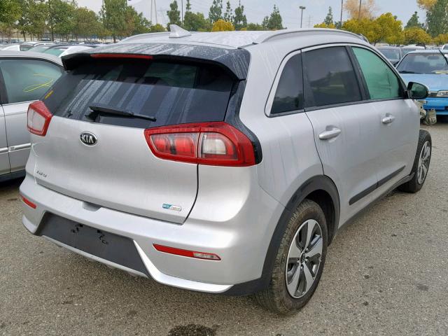 KNDCC3LC8J5132228 - 2018 KIA NIRO EX SILVER photo 4