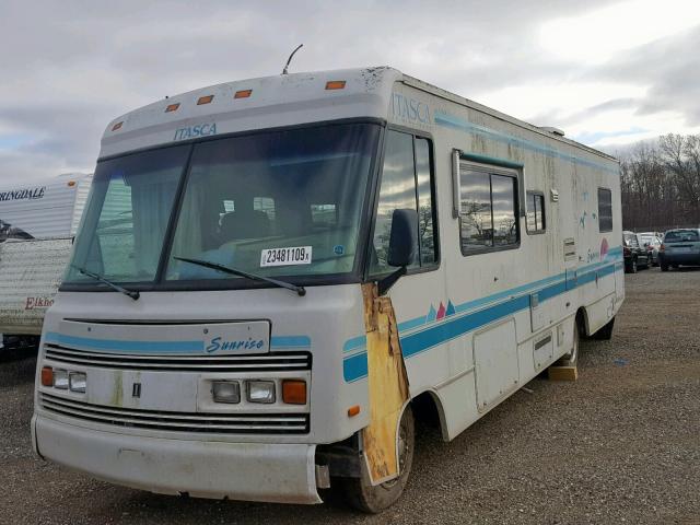 1GBKP37N7R3324814 - 1995 WINNEBAGO MOTORHOME WHITE photo 2