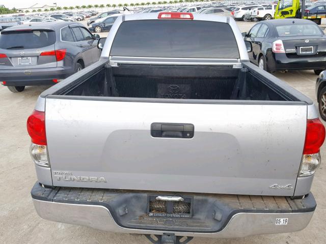 5TFKV52128X002610 - 2008 TOYOTA TUNDRA SILVER photo 6