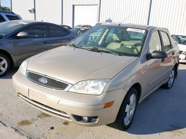 1FAHP34N97W268922 - 2007 FORD FOCUS ZX4 GOLD photo 2