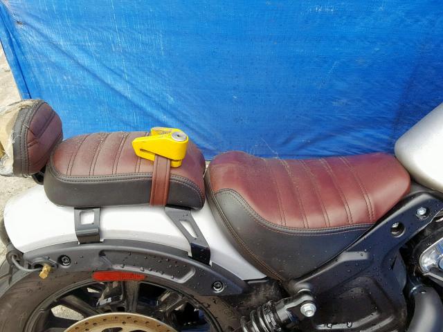 56KMTB001J3126804 - 2018 INDIAN MOTORCYCLE CO. SCOUT BOBB SILVER photo 6