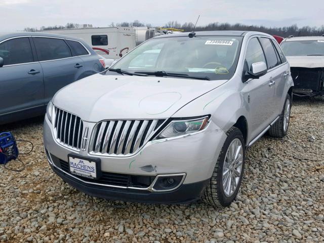 2LMDJ6JK7DBL13066 - 2013 LINCOLN MKX SILVER photo 2