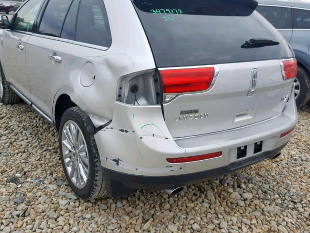 2LMDJ6JK7DBL13066 - 2013 LINCOLN MKX SILVER photo 9