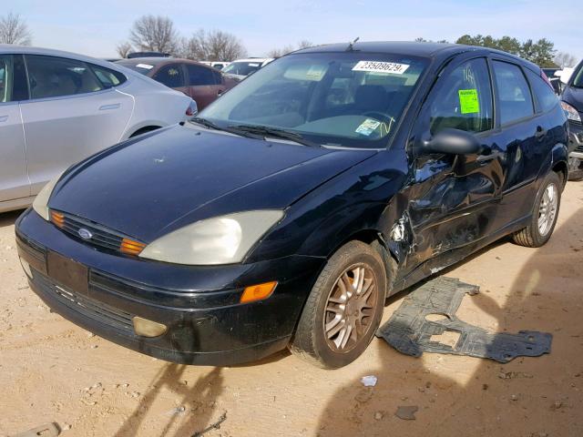 3FAFP37353R135881 - 2003 FORD FOCUS ZX5 BLACK photo 2