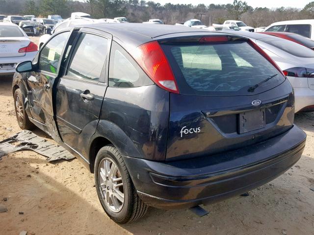 3FAFP37353R135881 - 2003 FORD FOCUS ZX5 BLACK photo 3