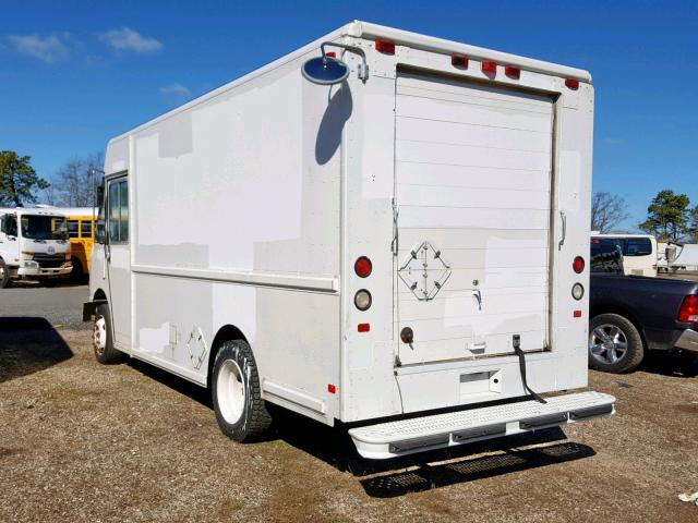 4UZAANBW82CJ99604 - 2002 FREIGHTLINER CHASSIS M WHITE photo 3