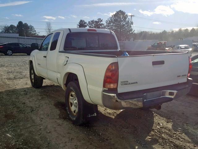 5TEUU42N56Z187329 - 2006 TOYOTA TACOMA ACC WHITE photo 3