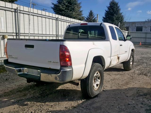 5TEUU42N56Z187329 - 2006 TOYOTA TACOMA ACC WHITE photo 4