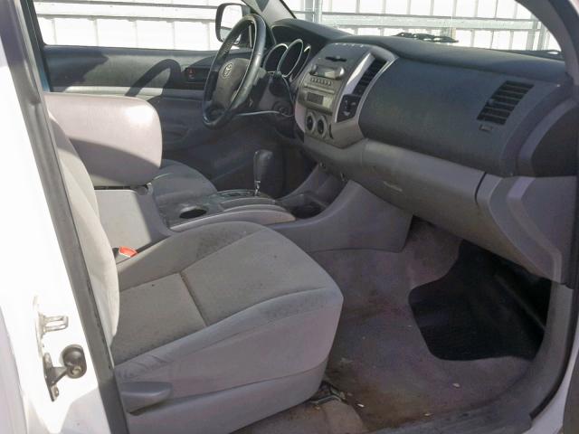 5TEUU42N56Z187329 - 2006 TOYOTA TACOMA ACC WHITE photo 5