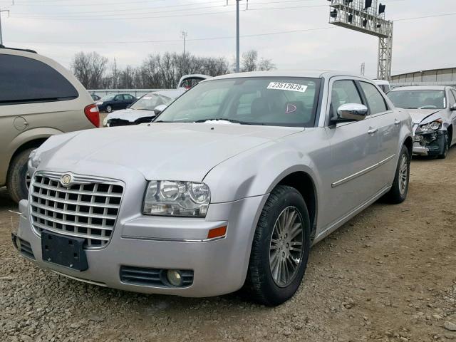 2C3CA5CV7AH182781 - 2010 CHRYSLER 300 TOURIN SILVER photo 2