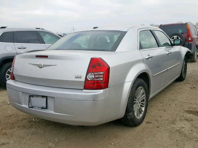 2C3CA5CV7AH182781 - 2010 CHRYSLER 300 TOURIN SILVER photo 4