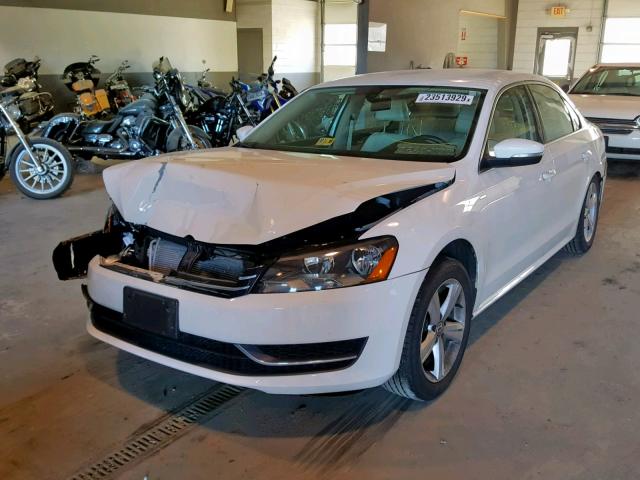 1VWAT7A3XEC060402 - 2014 VOLKSWAGEN PASSAT S WHITE photo 2