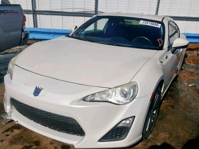 JF1ZNAA1XD2700856 - 2013 SCION FRS WHITE photo 2