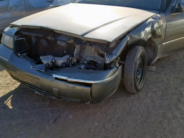 2MEFM75W82X618092 - 2002 MERCURY GRAND MARQ 银色 照片 9