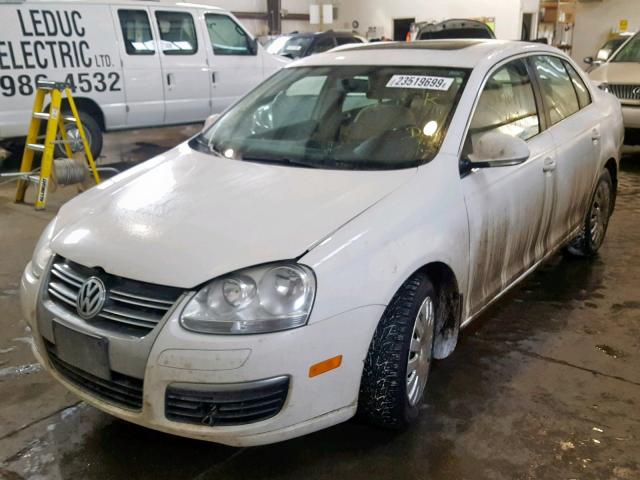 3VWRL8AJ8AM135694 - 2010 VOLKSWAGEN JETTA TDI WHITE photo 2