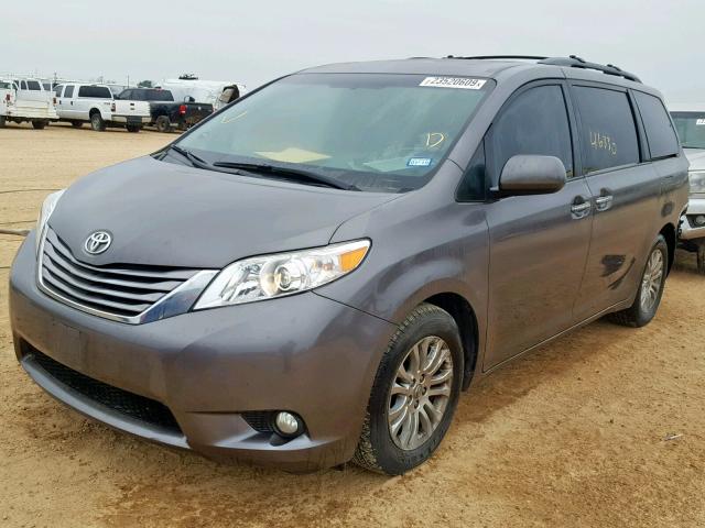 5TDYZ3DCXHS803809 - 2017 TOYOTA SIENNA XLE GRAY photo 2