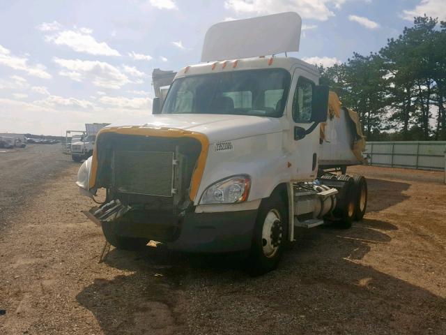 1FUJGECK89LAF2098 - 2009 FREIGHTLINER CASCADIA 1 WHITE photo 2