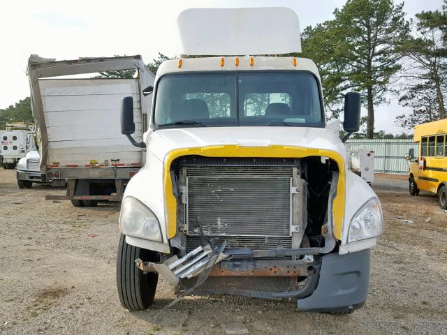 1FUJGECK89LAF2098 - 2009 FREIGHTLINER CASCADIA 1 WHITE photo 9