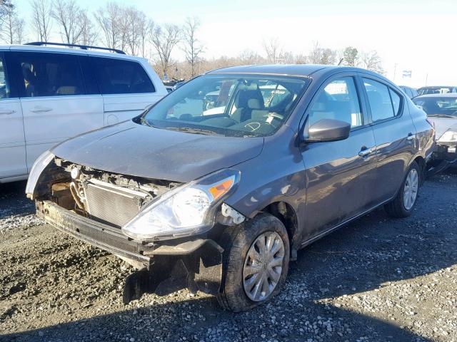 3N1CN7AP6HK410442 - 2017 NISSAN VERSA S GRAY photo 2