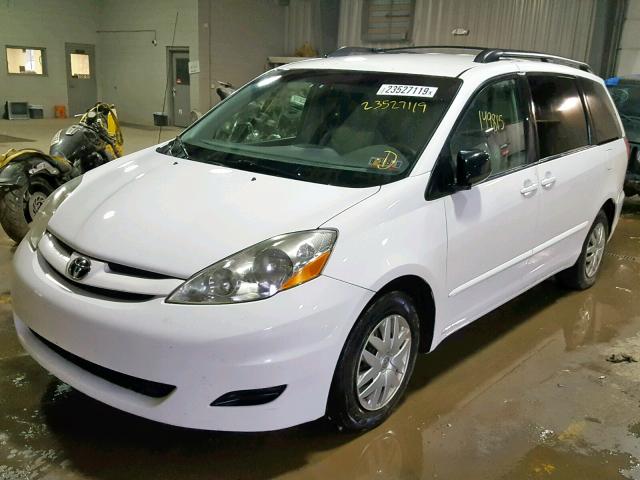 5TDZK23C09S253090 - 2009 TOYOTA SIENNA CE WHITE photo 2