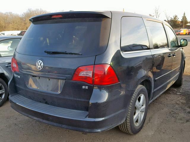 2V4RW3D19AR393052 - 2010 VOLKSWAGEN ROUTAN SE BLACK photo 4