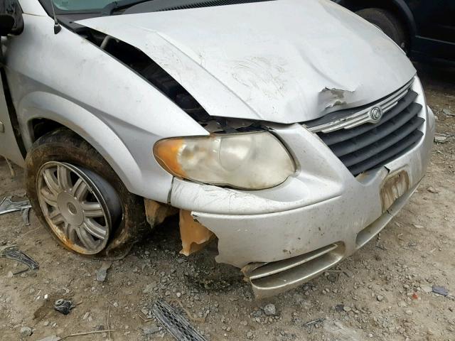 2A4GP54L96R924196 - 2006 CHRYSLER TOWN & COU 银色 照片 9