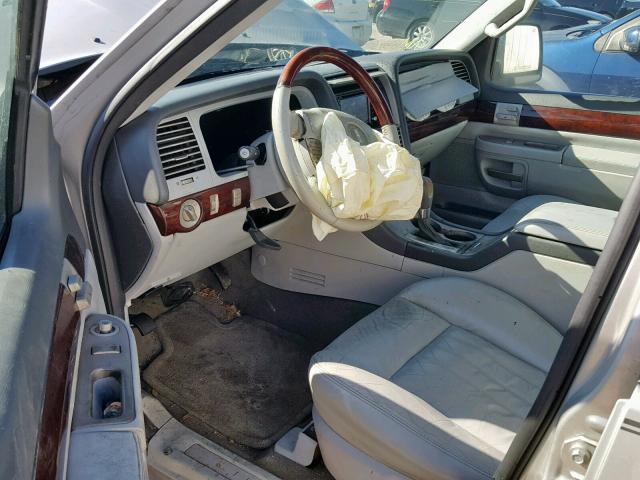 5LMEU68H15ZJ16939 - 2005 LINCOLN AVIATOR 银色 照片 9