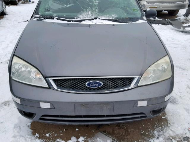 1FAFP34N85W120913 - 2005 FORD FOCUS ZX4 GRAY photo 7