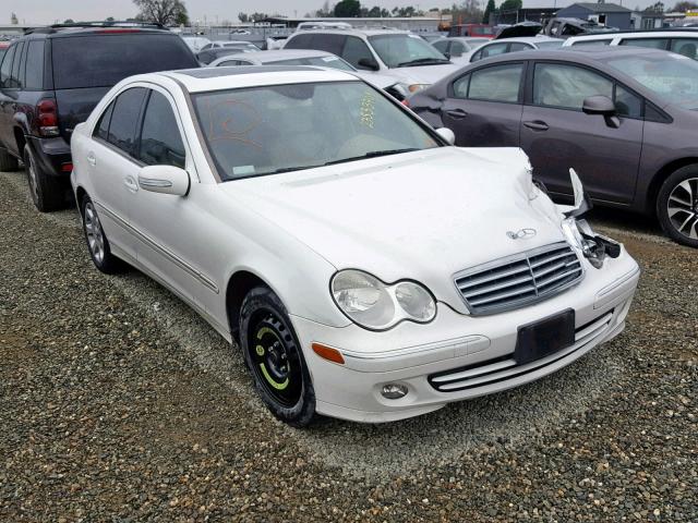 WDBRF61J25A756719 - 2005 MERCEDES-BENZ C 240 WHITE photo 1