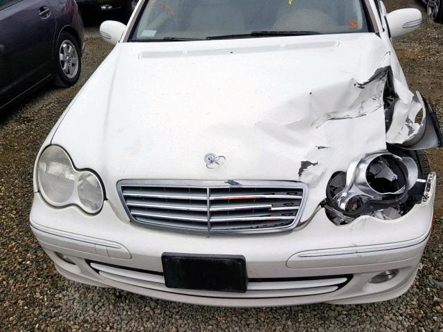 WDBRF61J25A756719 - 2005 MERCEDES-BENZ C 240 WHITE photo 7