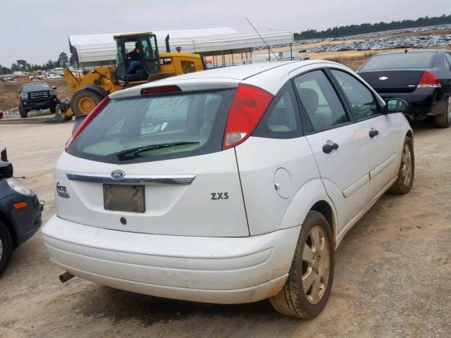 3FAFP373X2R225347 - 2002 FORD FOCUS ZX5 WHITE photo 4