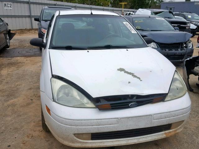 3FAFP373X2R225347 - 2002 FORD FOCUS ZX5 WHITE photo 9