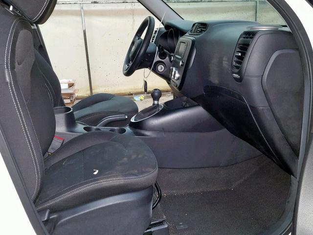 KNDJN2A28J7562562 - 2018 KIA SOUL Ağ foto 5