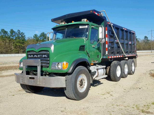 1M2AG11C75M024502 - 2005 MACK 700 CV700 WHITE photo 2