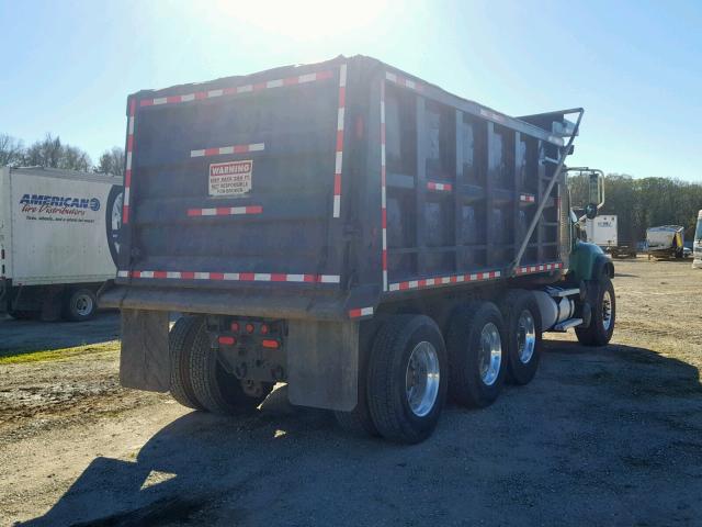 1M2AG11C75M024502 - 2005 MACK 700 CV700 WHITE photo 4