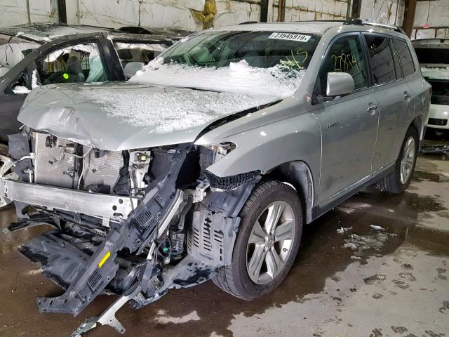 5TDDK3EH4DS240182 - 2013 TOYOTA HIGHLANDER SILVER photo 2