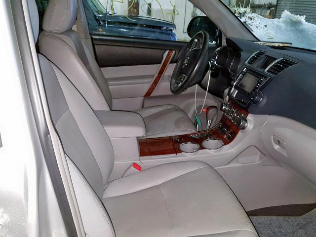 5TDDK3EH4DS240182 - 2013 TOYOTA HIGHLANDER SILVER photo 5