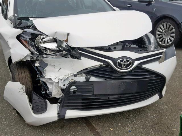 VNKKTUD39HA080990 - 2017 TOYOTA YARIS L WHITE photo 9