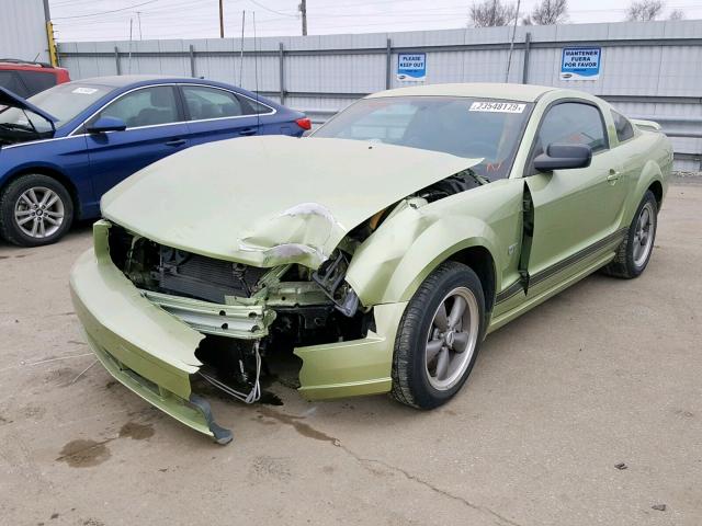 1ZVFT82H155177022 - 2005 FORD MUSTANG GT 绿色 照片 2