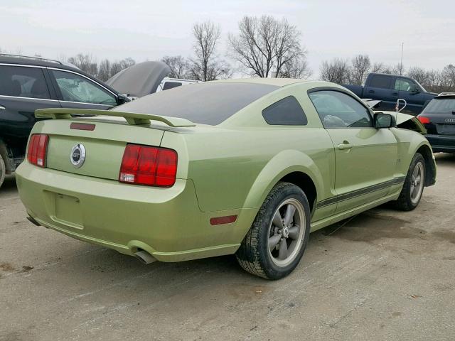 1ZVFT82H155177022 - 2005 FORD MUSTANG GT 绿色 照片 4