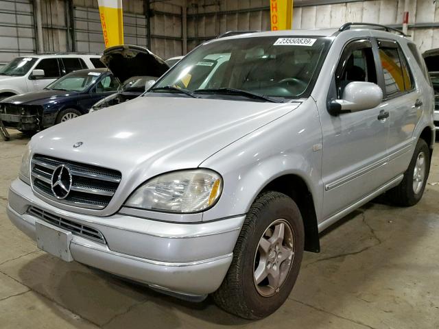 4JGAB54E61A273212 - 2001 MERCEDES-BENZ ML 320 SILVER photo 2